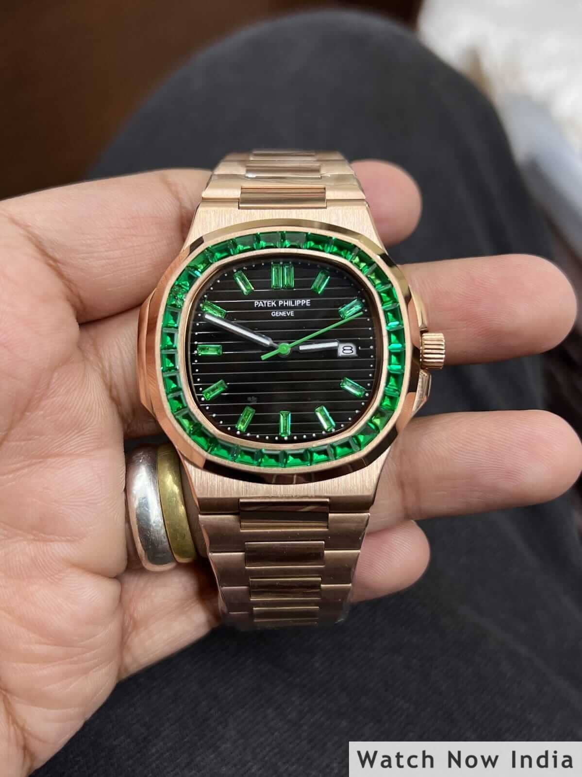 Patek philippe best sale nautilus emerald price